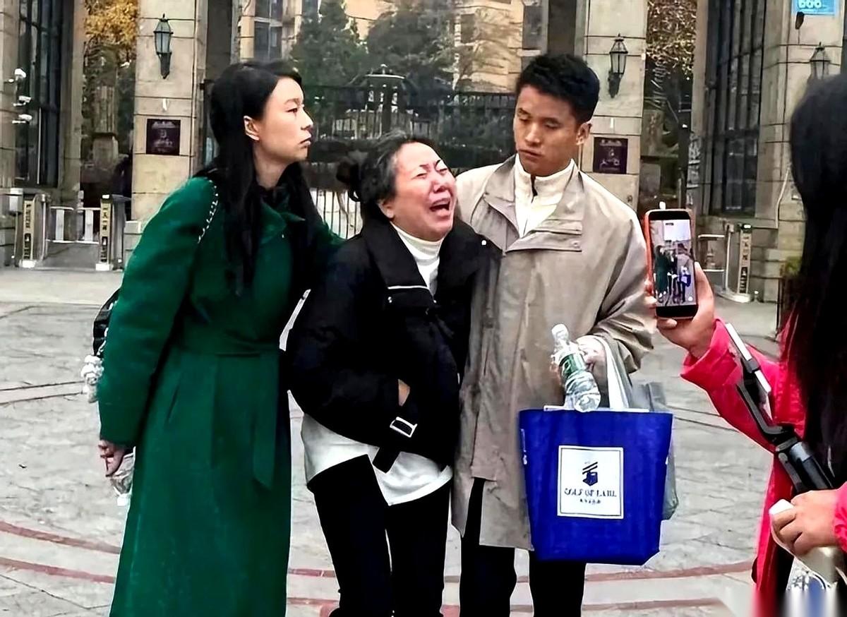 成都紫雅案，给我看愣了。受害的妈妈想抗诉，路给堵死了。行凶的人要上诉，绿灯亮