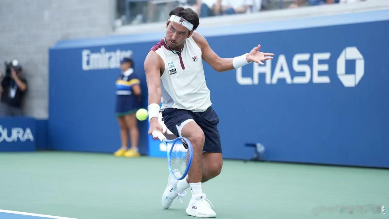 2026美网🎾布云朝克特以“幸运落败者”身份递补入围正赛，并在男单首轮直落三