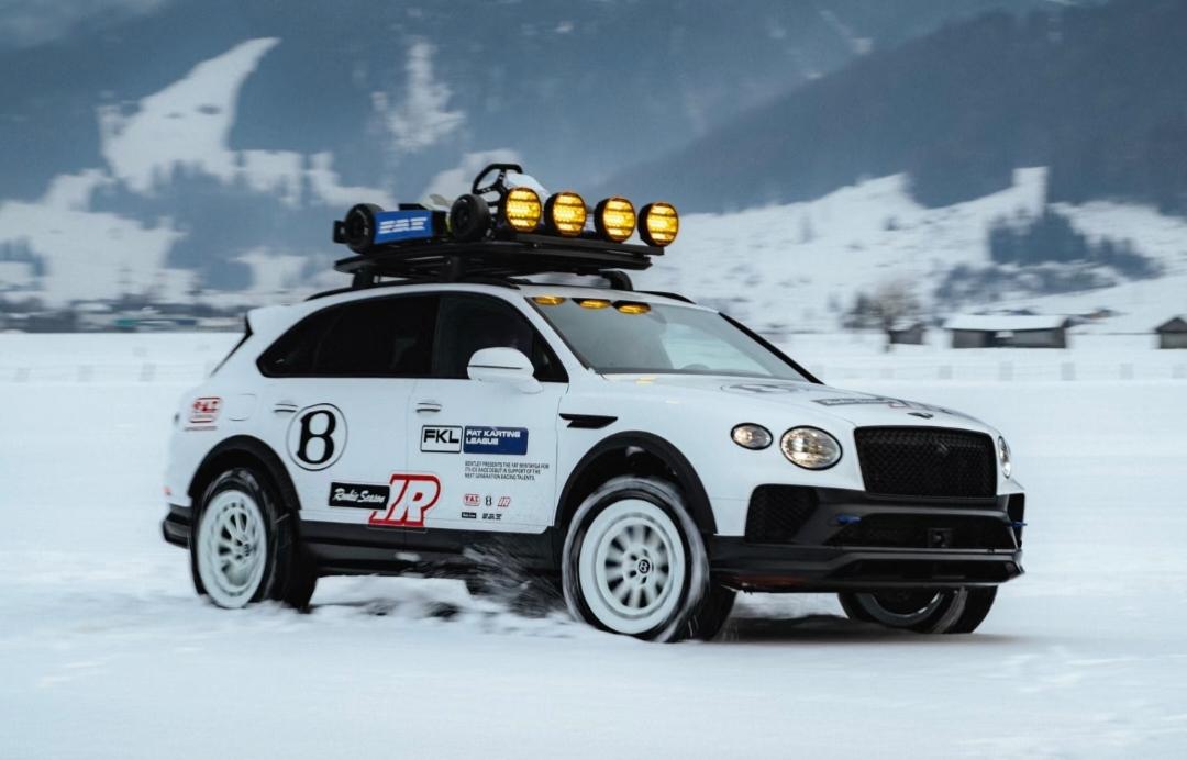 宾利添越X概念车发布310mm离地间隙+钛合金排气外观上，主打硬派。车身