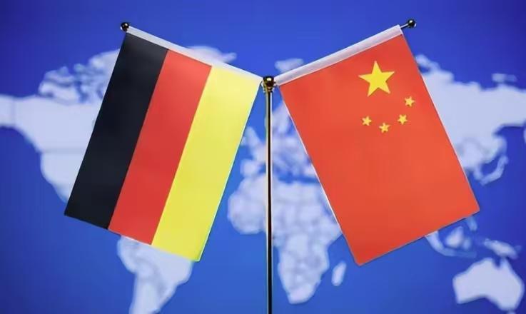 2025年，德国与中国的贸易额增长了2.1%，达到2518亿欧元；而德美贸易则因