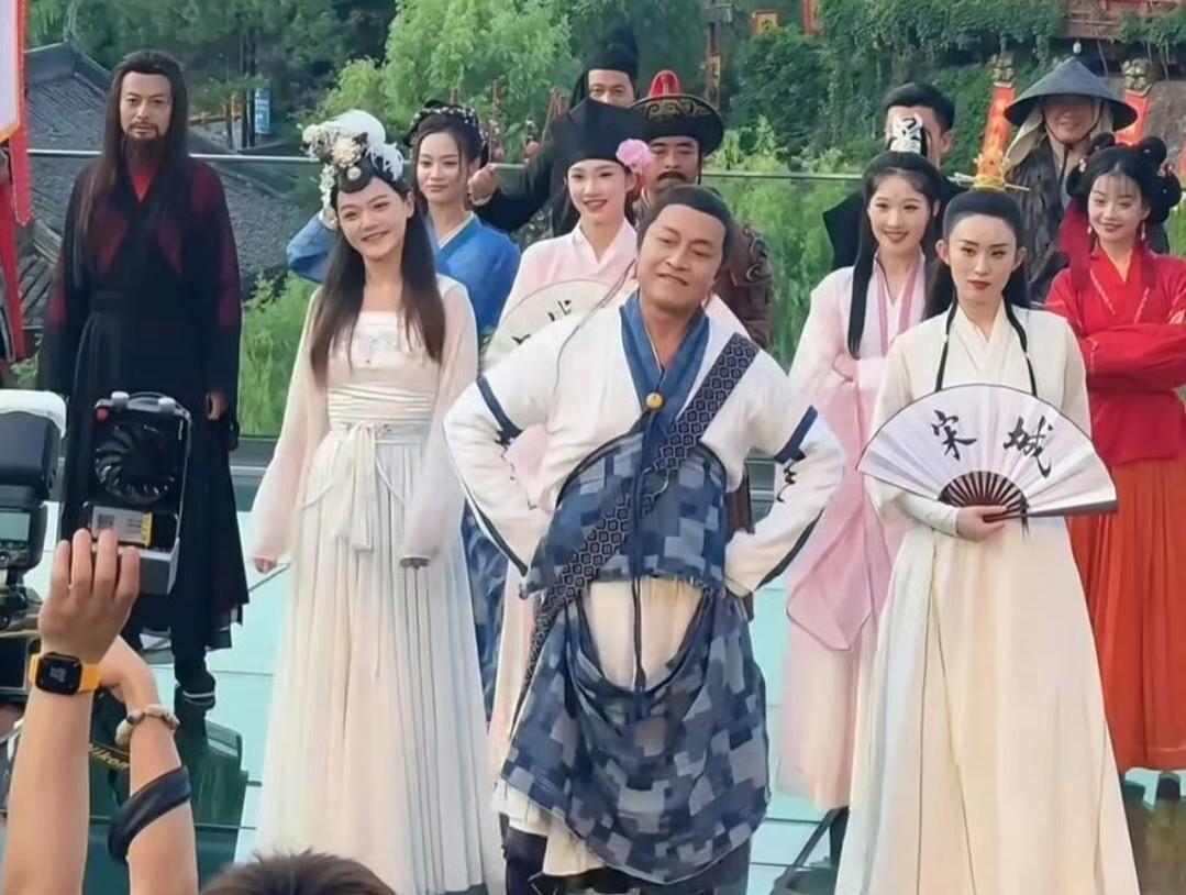 香港演员江华应该还有人认识，《西游记》里的唐僧，《九五之尊》里的雍正，《寻秦记》