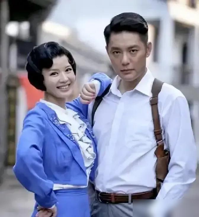 傅程鹏和程愫这对昔日军旅CP，离婚七年后再同框，镜头里他给她当配角，弹幕直接炸锅