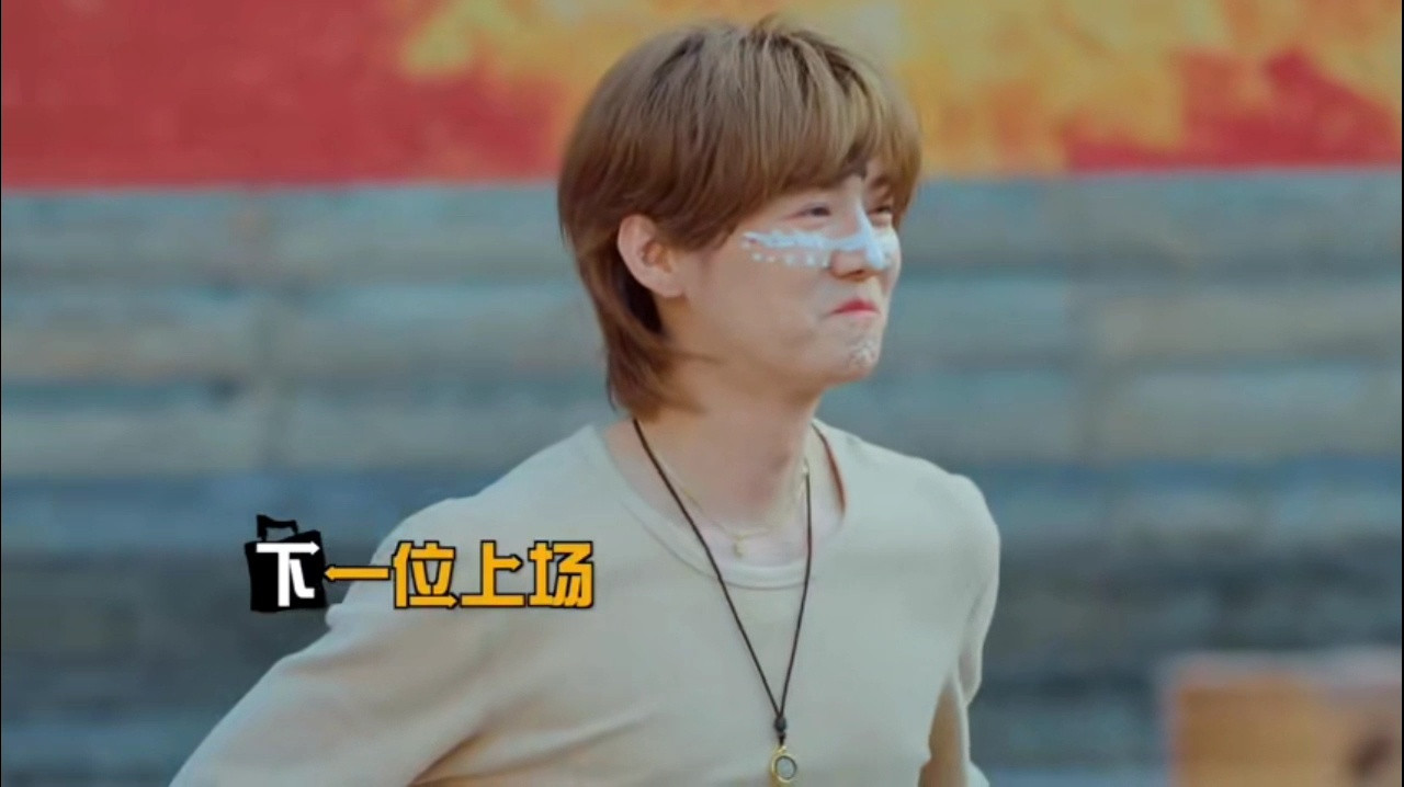 泥潭摔跤笑料天花板！鹿晗秒输哈哈哈哈哈鹿晗上场前就没底气“一秒就输”，邓超还加