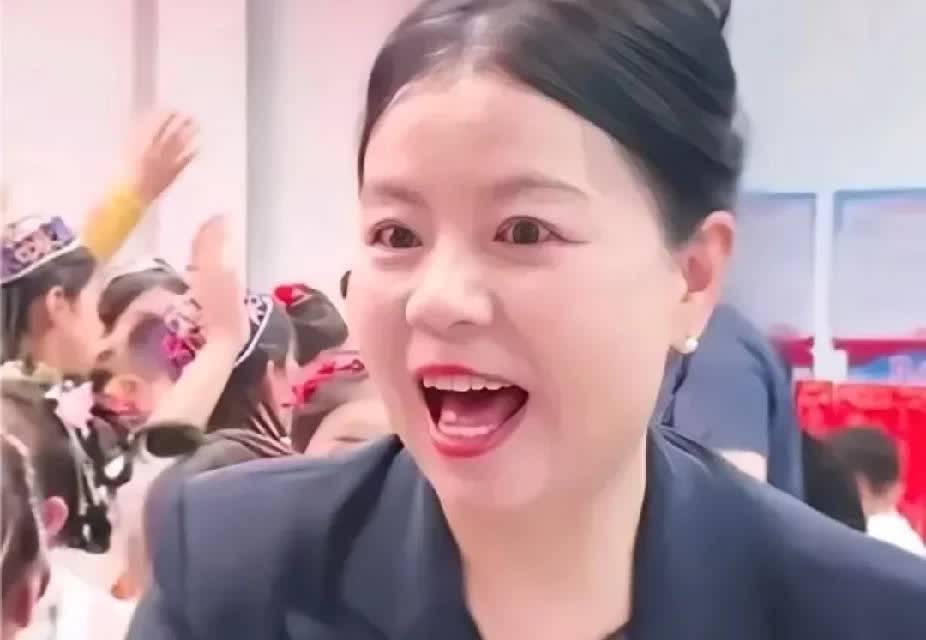许粉批评田媳妇说道：你们小俩口再怎么晒生活，都没有用，不认亲妈的人要永远被人唾弃