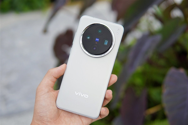 重磅消息！vivoX300Pro首发全新2亿像素潜望长焦、首发搭载联发科天玑