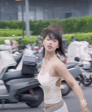 猛士917，这个车好先进，中网自动变形![捂脸哭]