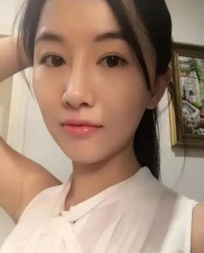 翟欣欣网上约嫖？网络上传闻翟欣欣在和苏享茂婚姻持续期间竟然网上约嫖，3500元