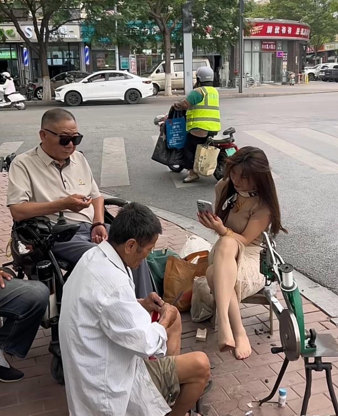 突然感觉修鞋也是一门好的手艺！