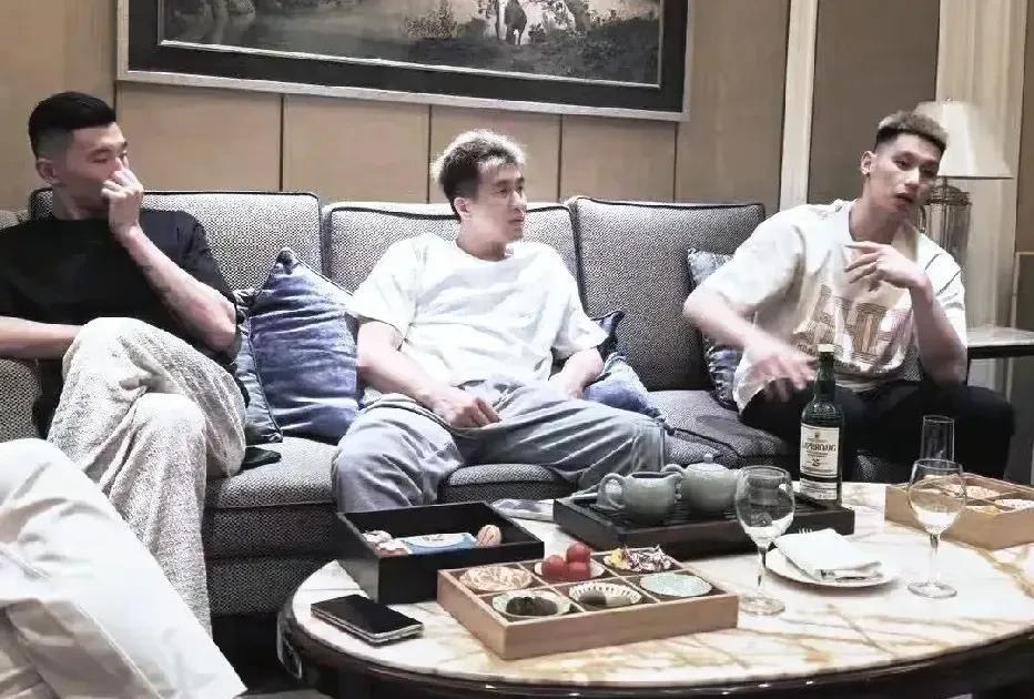 真热闹，沈阳的球迷真有福！可以说近几年的沈阳热度一直在上升，各个方面，从文旅到