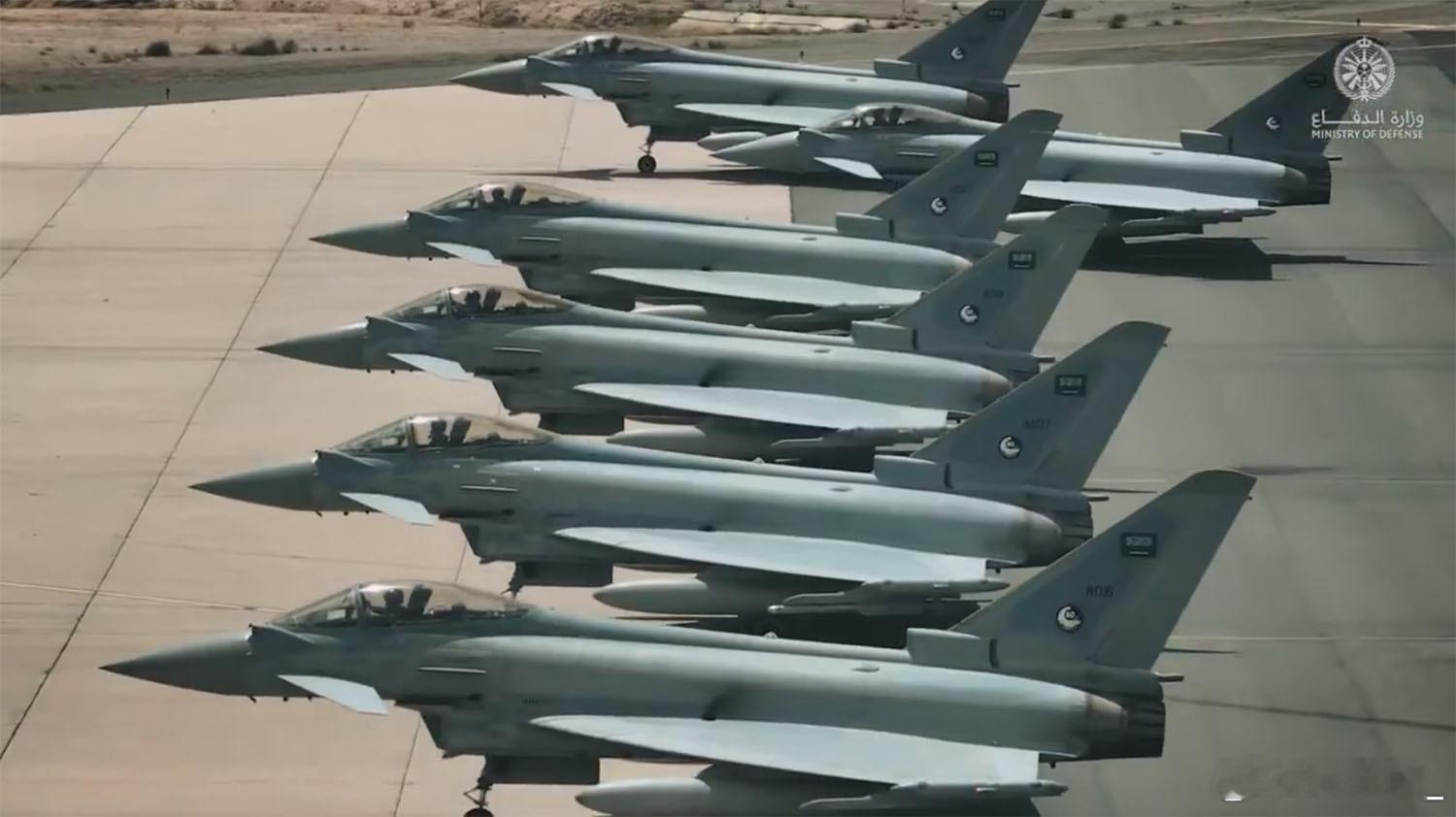 沙特空军台风、F-15和狂风战斗机，以及E-3A预警机。沙特现役战斗机数量为F-