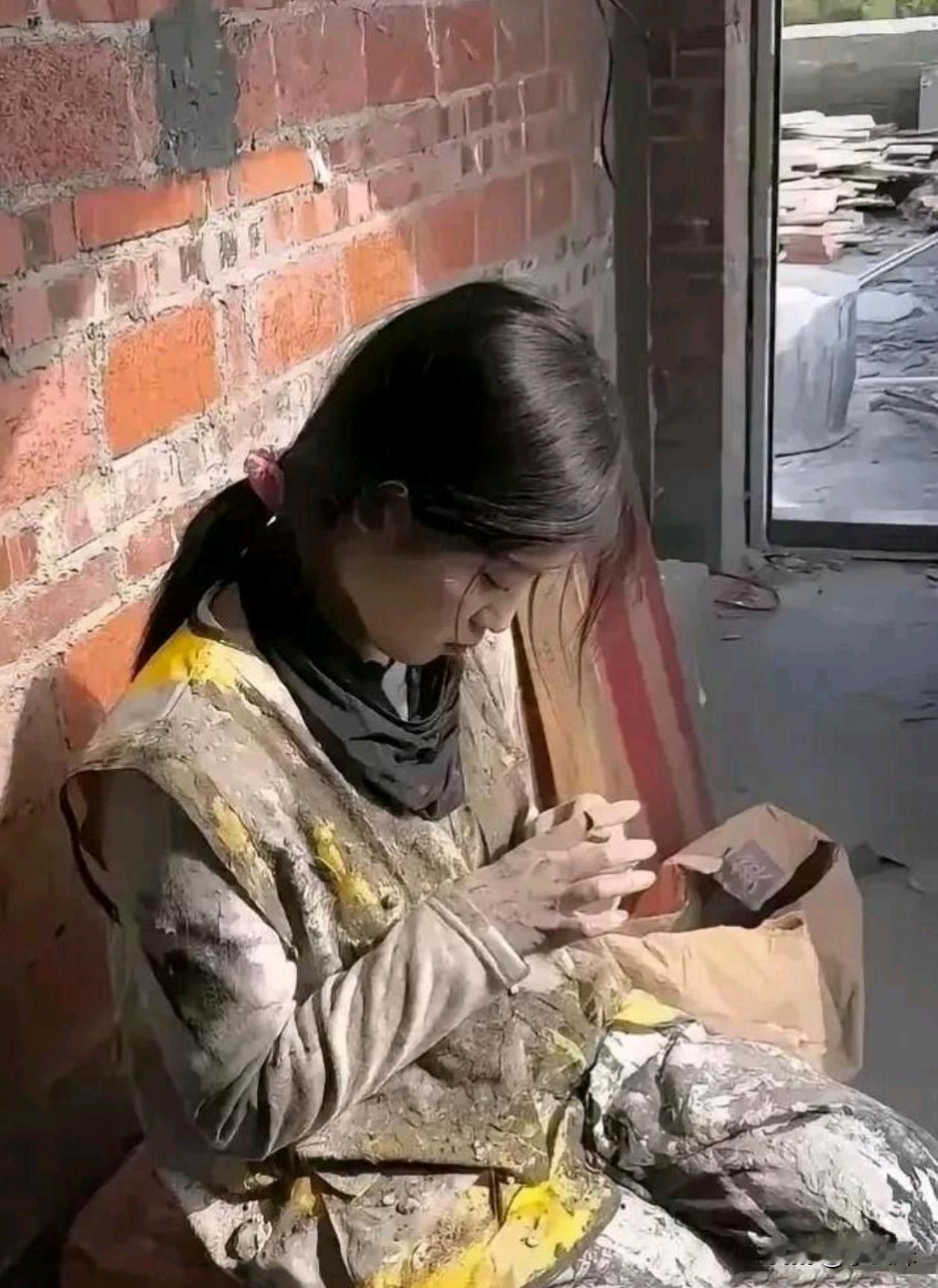 工地上打寒假工的大学生，还是很能吃苦。