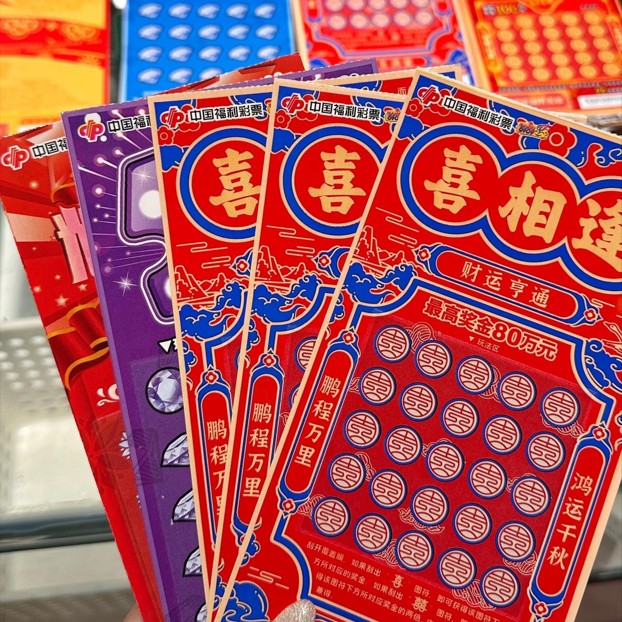 江苏一男子为了验证刮刮乐不是坑，豪砸21万多，把彩票店全包了，当场实测，结果一出