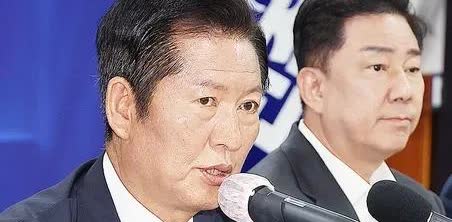 韩国共同民主党党首郑清来10日在就职后的首次高层党政协商会议上明确表示党政军将如
