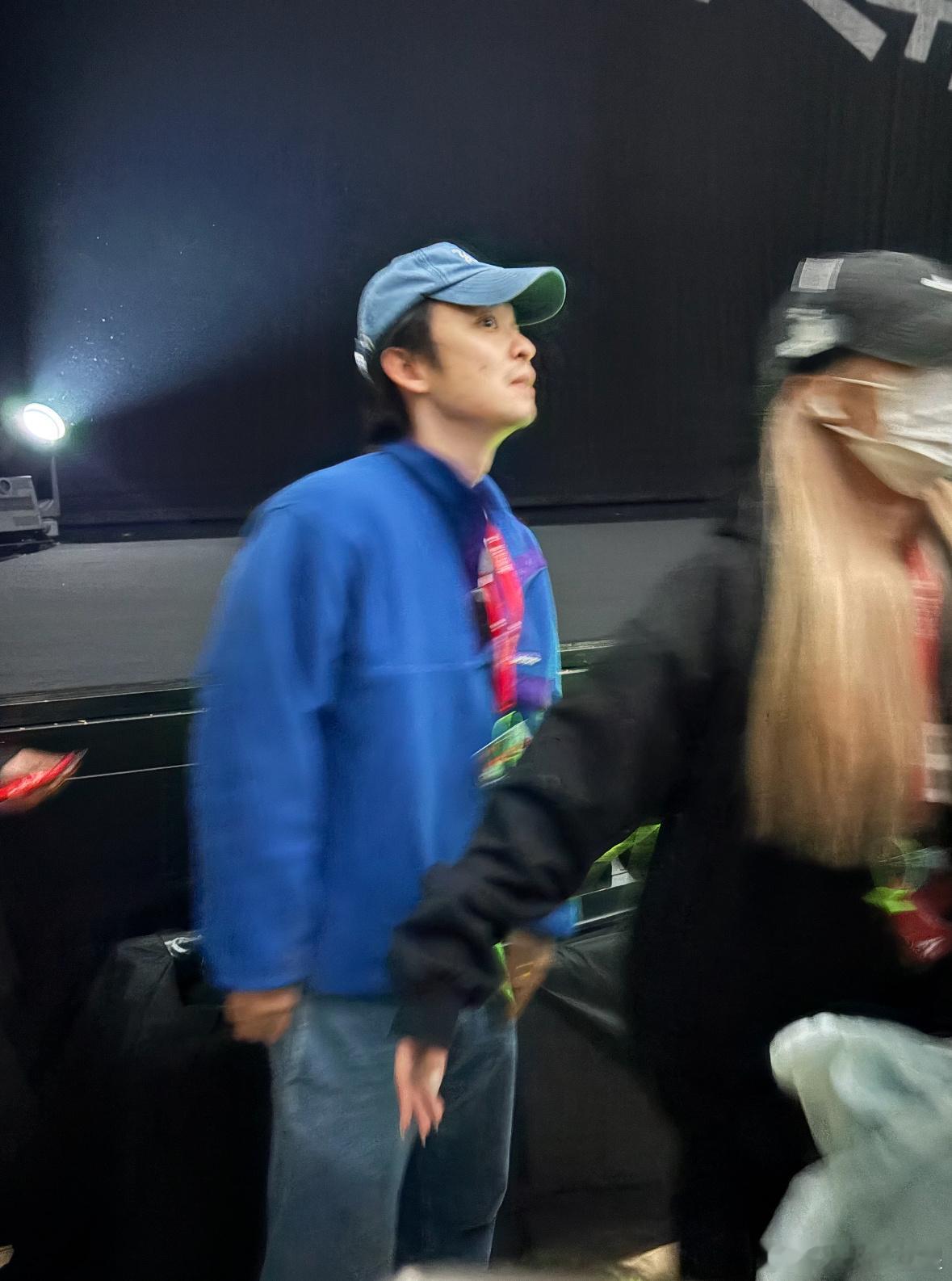 董子健去看王俊凯的话剧了董子健现身王俊凯话剧好哥俩友谊长存