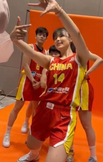 姚明执掌的时候，力推郑薇作为中国女篮主教练，那时候，记得有李梦、韩旭、王思雨、扬