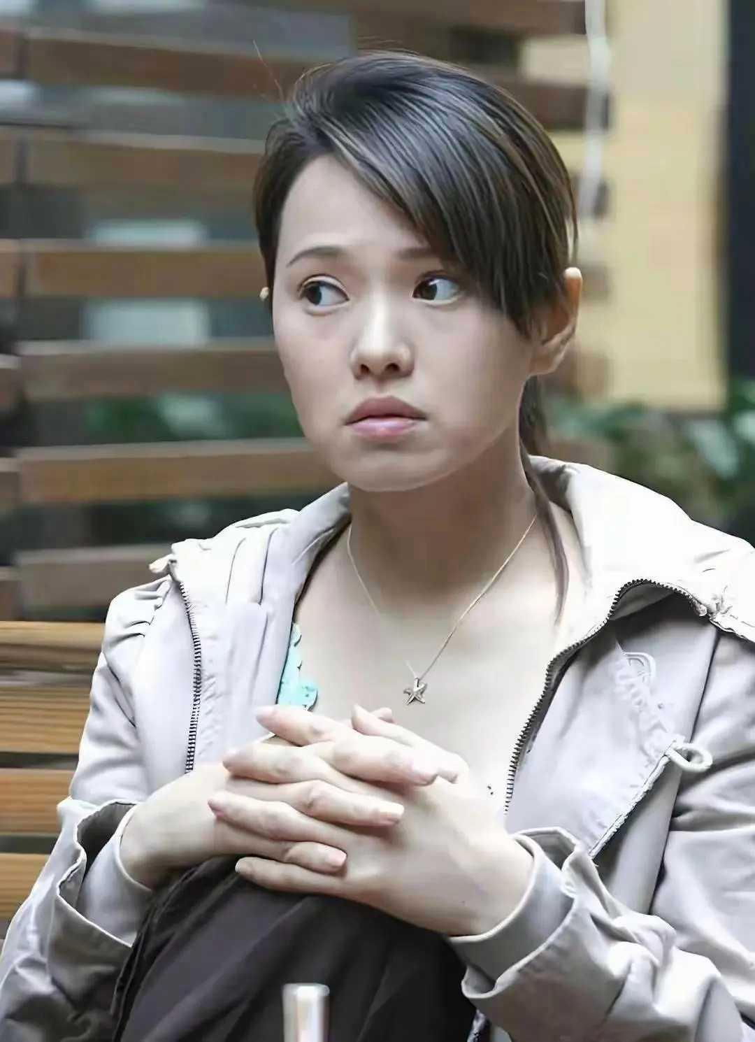 伊能静这个下嘴唇有点奇怪啊，越来越厚了