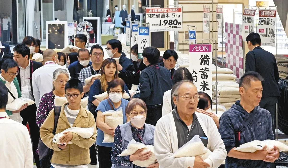 日本高层还是挺抽象的，在老百姓买不到便宜米的时候，前农林水产大臣江藤拓居然说感觉