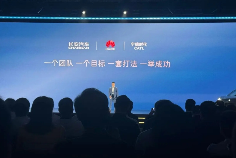 以前，我认为华为不造车是个幌子，但是现在我也理解了，鸿蒙这种形式存在，华为就不可