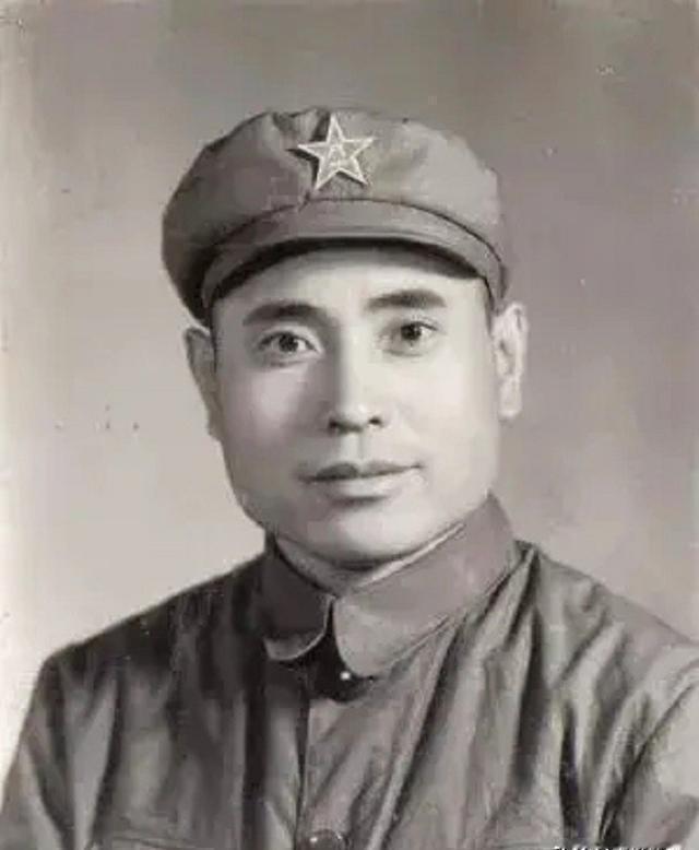 1979年10月，北京八宝山的追悼会上，徐向前坐着轮椅赶来，上百名开国将军为一位