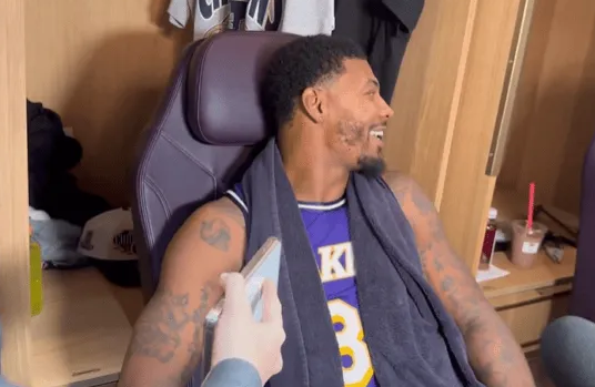 NBA常规赛，湖人对阵马刺的全场比赛已结束，湖人118-116马刺。湖人球员马