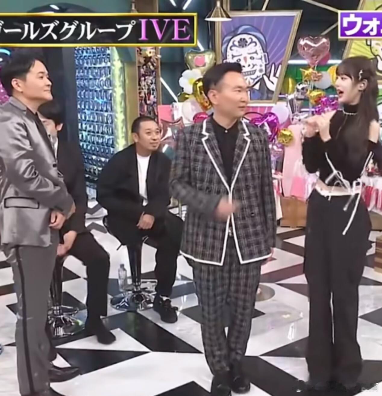 张元英跟别人同框的时候：