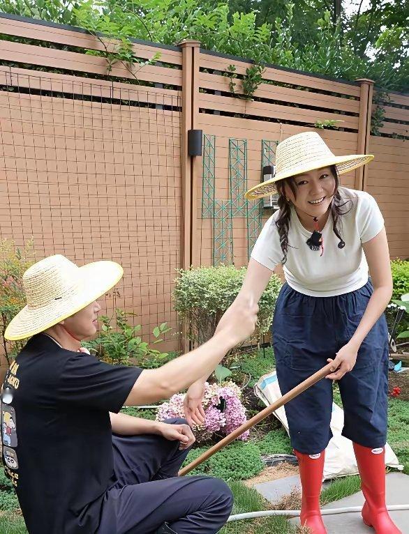 高鑫和王一楠的女儿16岁了她不爱拍戏拒绝进娱乐圈是个有自己目标的女孩子