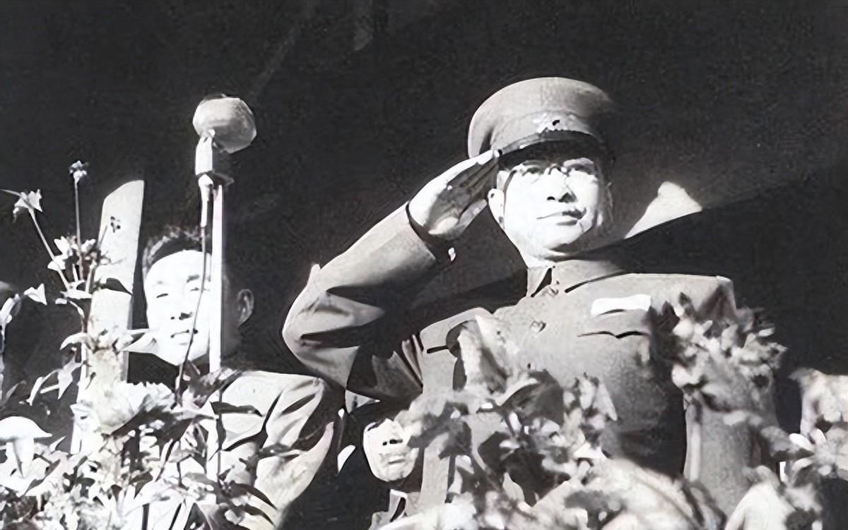 1953年陈赓筹备哈军工，在哈尔滨被警察拦车，随后哈尔滨展开严打“1953年6