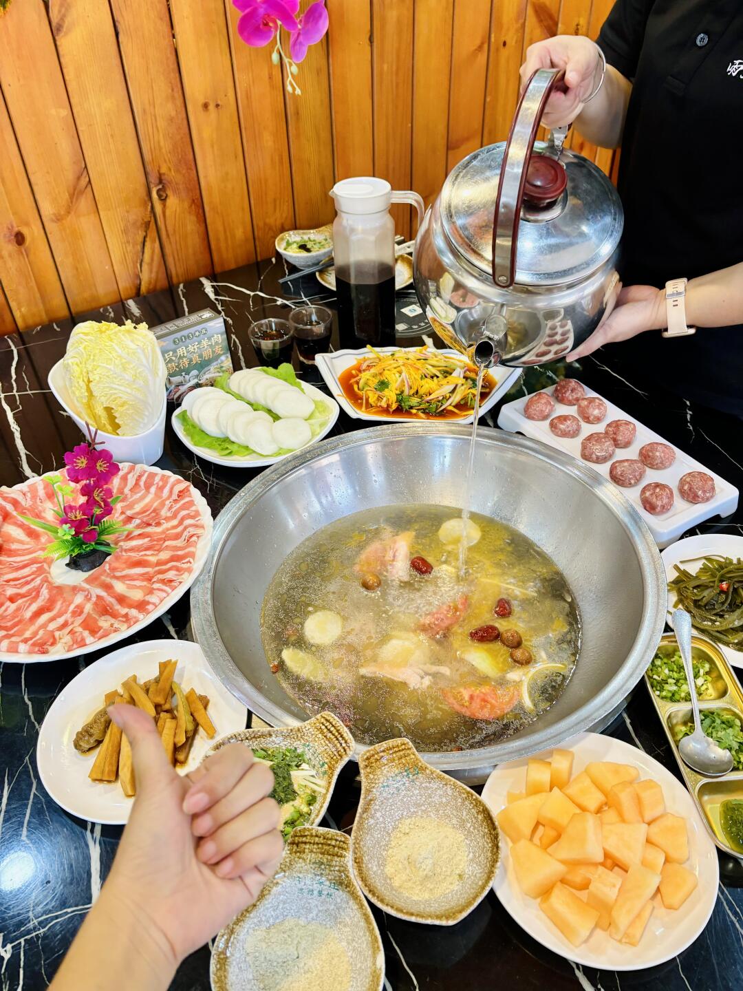 海口这家羊肉火锅我吃了8年！明档鲜切太绝了！