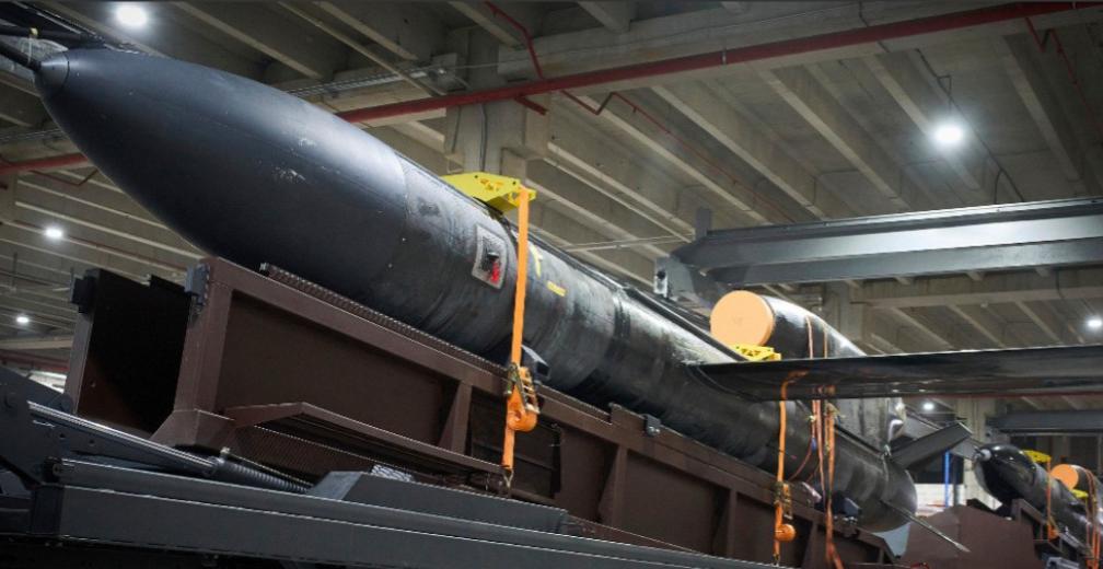 就在刚刚2026年2月21日凌晨，乌军使用“火烈鸟”巡航导弹干了一票大的据