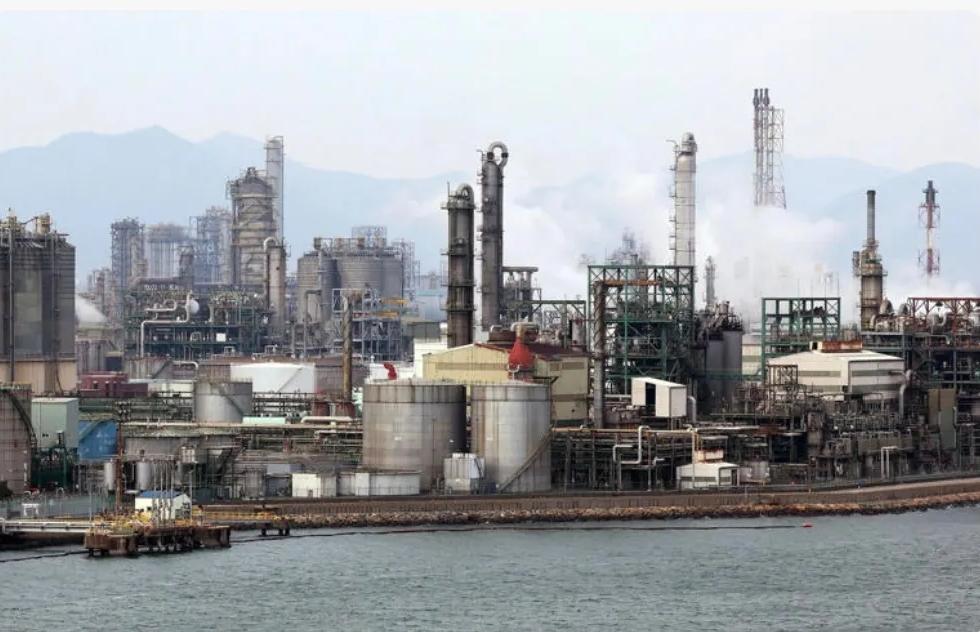 3月21日，韩国成为国际媒体关注的焦点——本国战略石油储备库中的90万桶原油“失