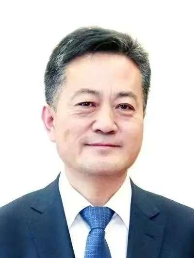 正厅级管新民被公诉: 被批追求低级趣味, 沉迷打麻将