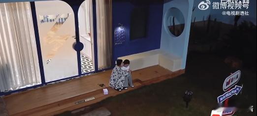 孙怡安慰张慧雯乘风2026孙怡真好安慰赵慧雯，姐姐妹妹的感情真不错！