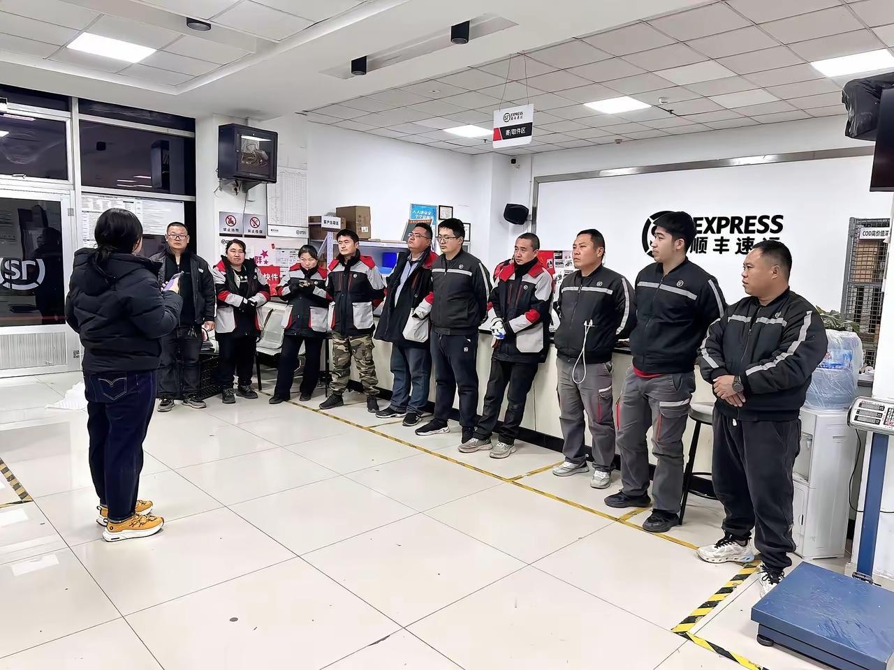 顺丰是辛苦了点，但也有一个最大的好处啊！挣钱没有时间去花[捂脸哭]