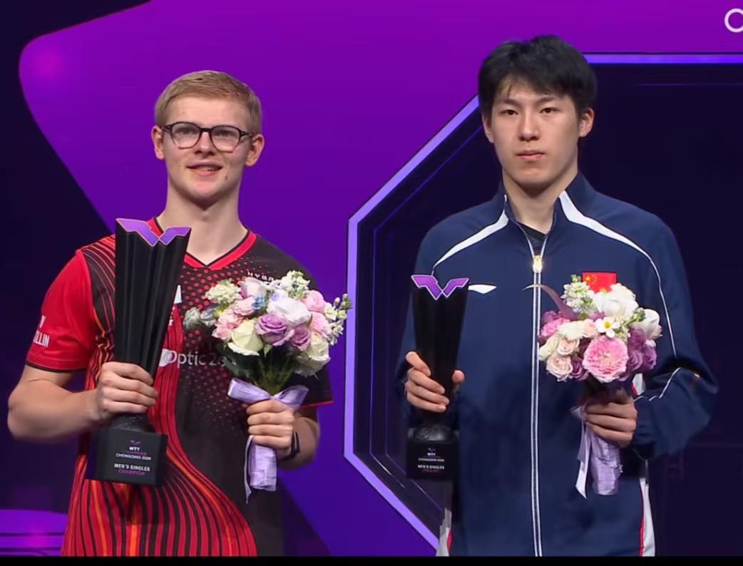 侯英超老师谈温瑞博夺得亚军，领奖台上一脸不开心：“恭喜温瑞博夺得重庆冠军赛亚军