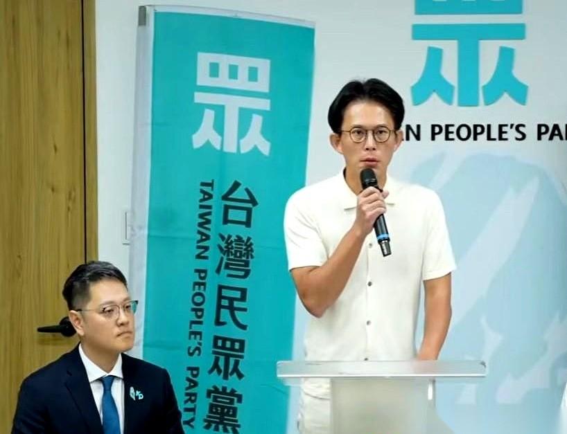 民众党这一下，直接把花莲市的棋盘给掀了。国民党那边人还在宜兰开会，场子里正热闹