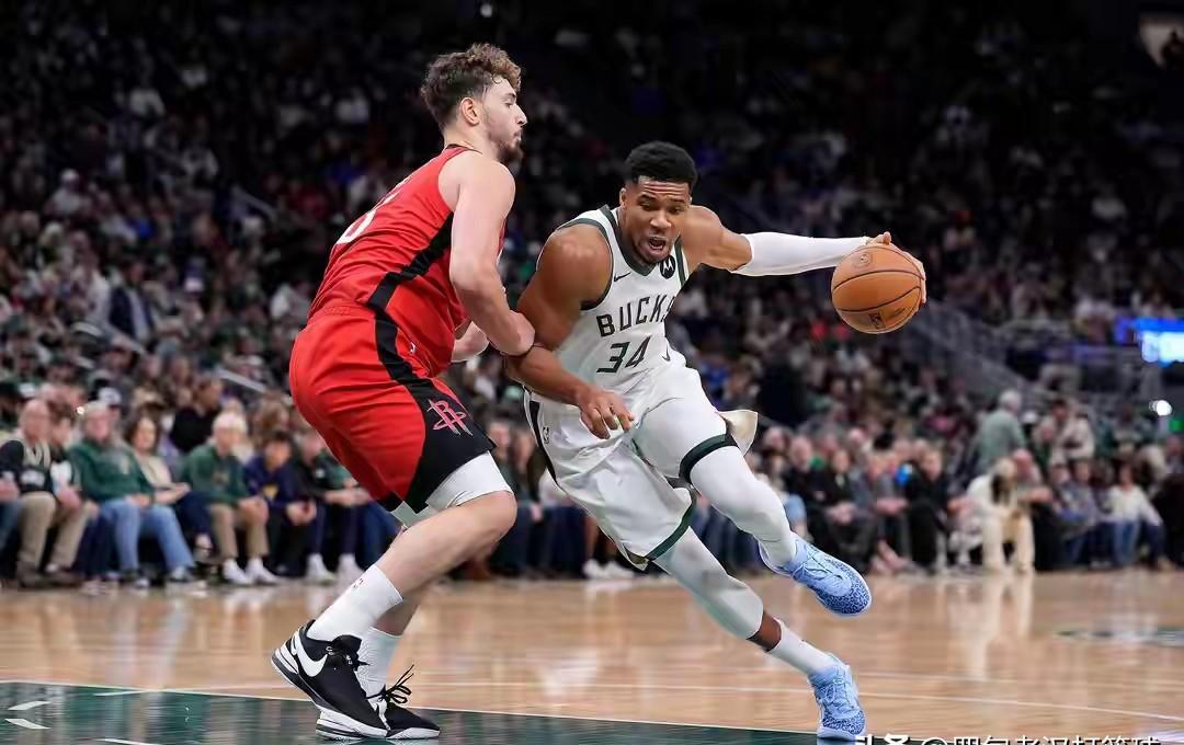 火箭球迷别刷了，你们等的那个人，刚亲手关上了门。看看名单：申京防不了挡拆，阿门