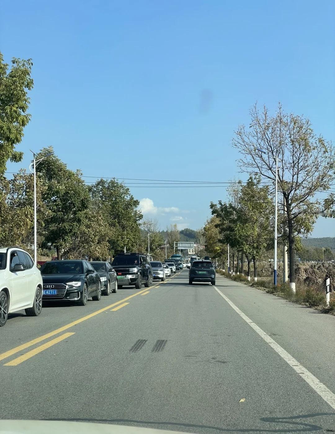 去本溪看枫叶🍁请做好堵车的准备周二沈阳出发，目的地洋湖沟沈阳11点出发，走
