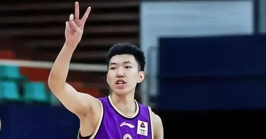 闵鹿蕾赢球的秘密：他把队里球星摁在了板凳上。你看数据：廖三宁改打第六人，场