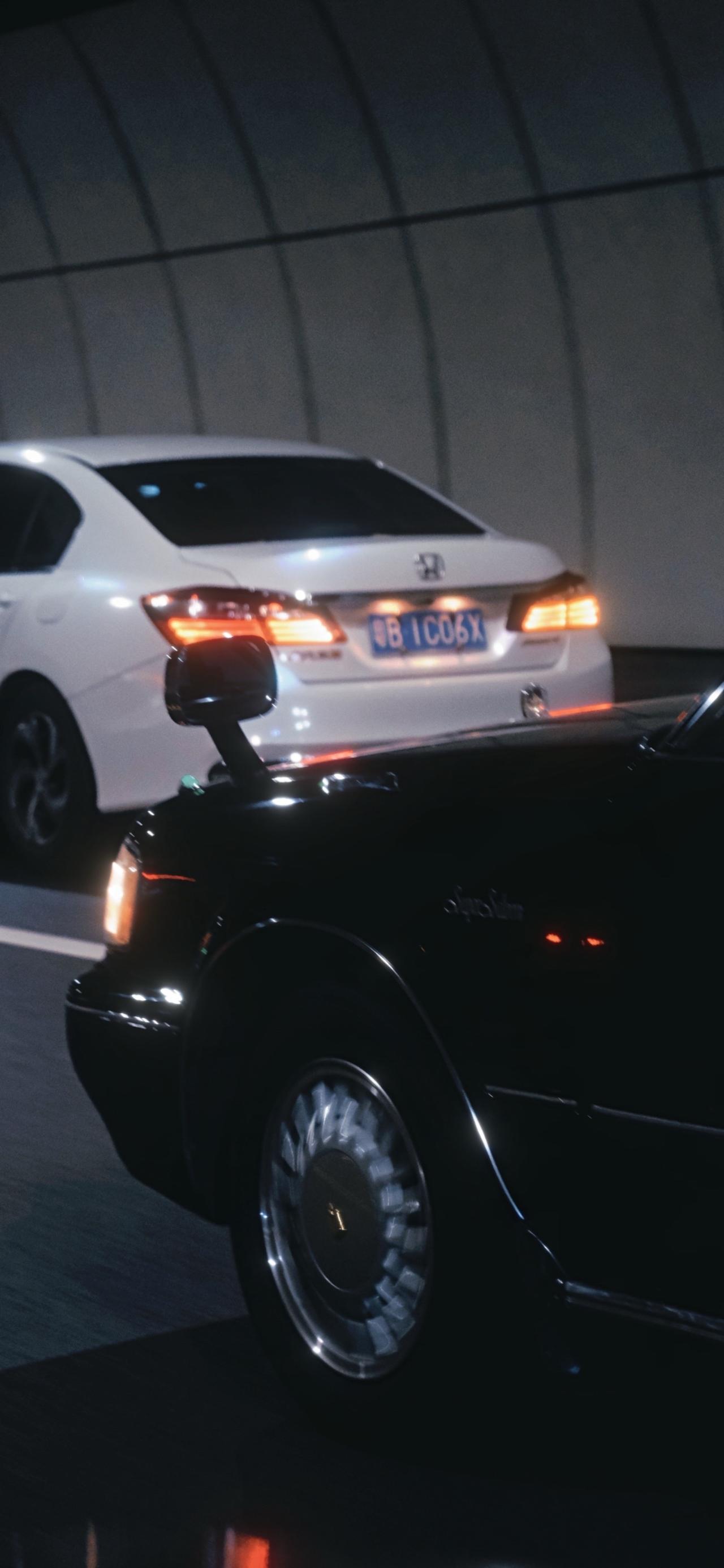 “都过去那么久为什么你还那么执着”汽车摄影蒸汽波复古车皇冠133