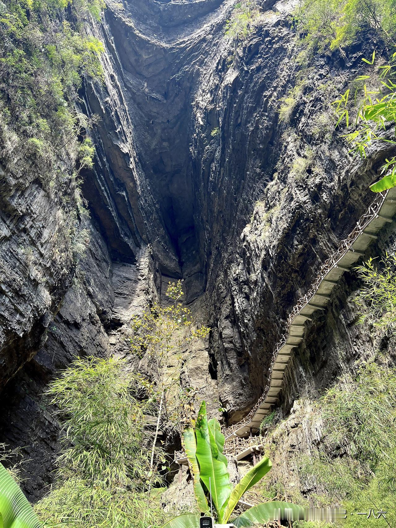 地心之门全蒙状态冲去遵义绥阳，直接被这道地球裂缝按头折服！一步一个反认知，