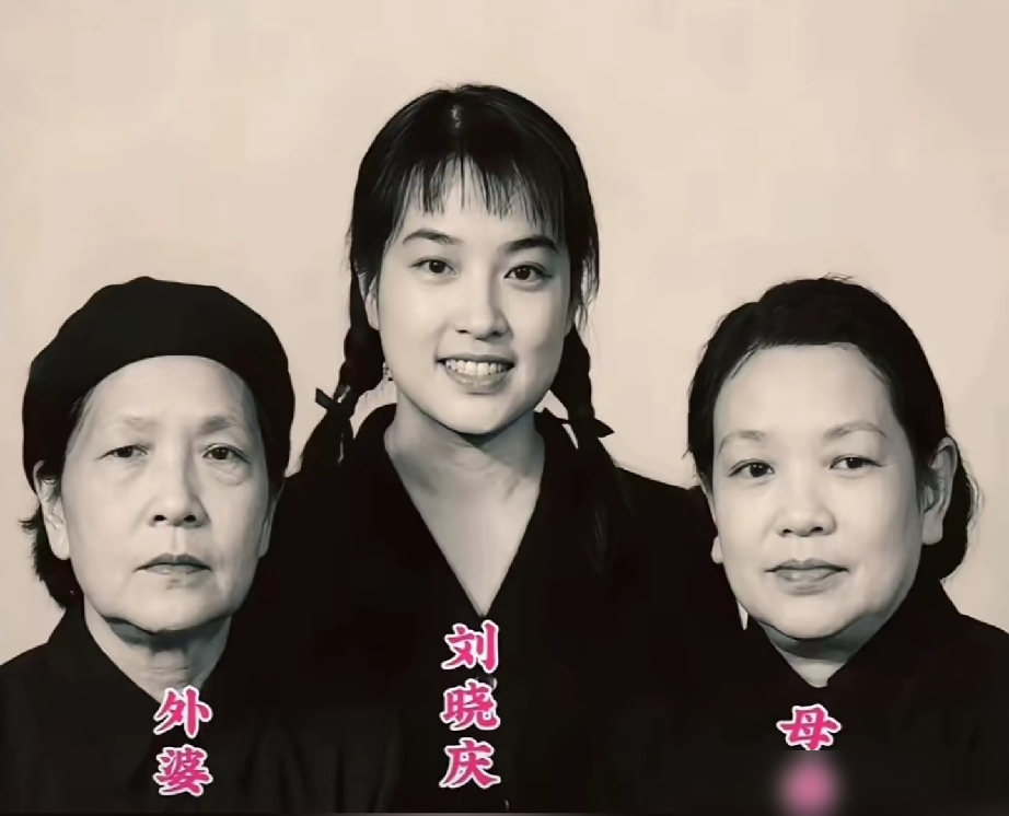 刘晓庆当年在《小花》里演何翠姑，跪在黄山石梯上抬担架，膝盖磨得血肉模糊。就这么一个镜头，全国人民记住