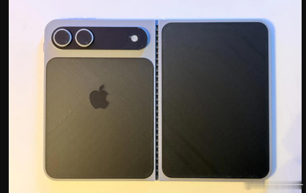 近日曝光的iPhoneFold3D打印模型因其颠覆性的