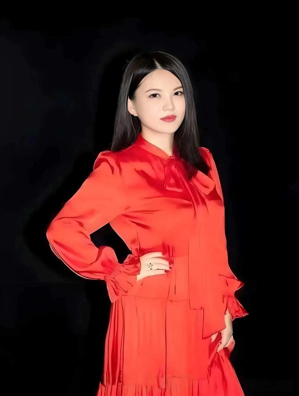 李湘才是人间清醒第一：她钱赚够了，现在是几辈子都不差钱，想怎么玩就怎么玩，想吃