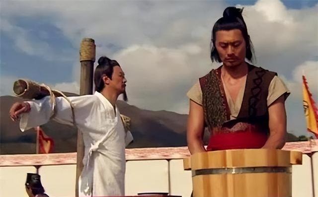 朱元璋想找理由杀了首富沈万三，指着猪蹄子问：“万三，这是什么菜？”沈万三当然知道