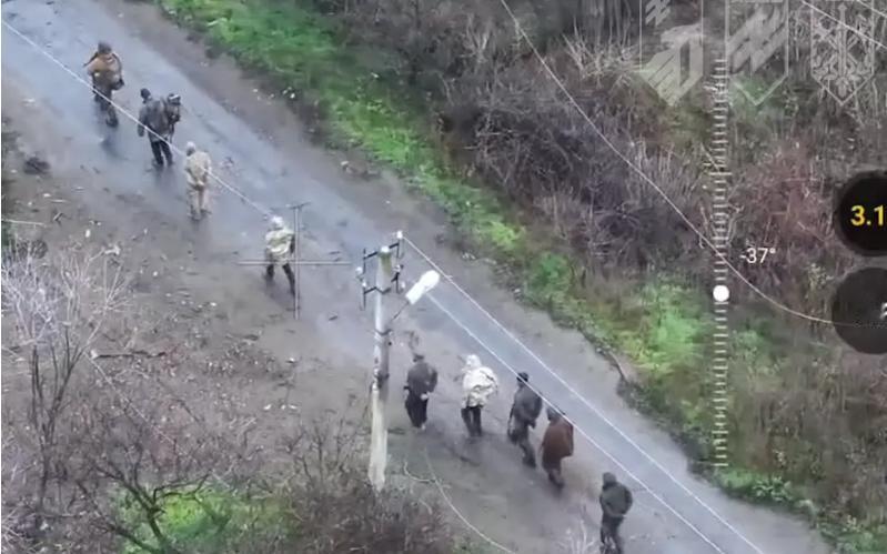 图文：乌军发布多布罗普利亚清剿行动视频不到24小时就俘获18名俄军2月