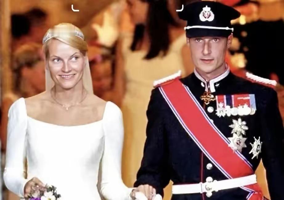 挪威国王不退位的原因，找到了！谁能想到，国王80多岁的高龄，生过病、行动不便，