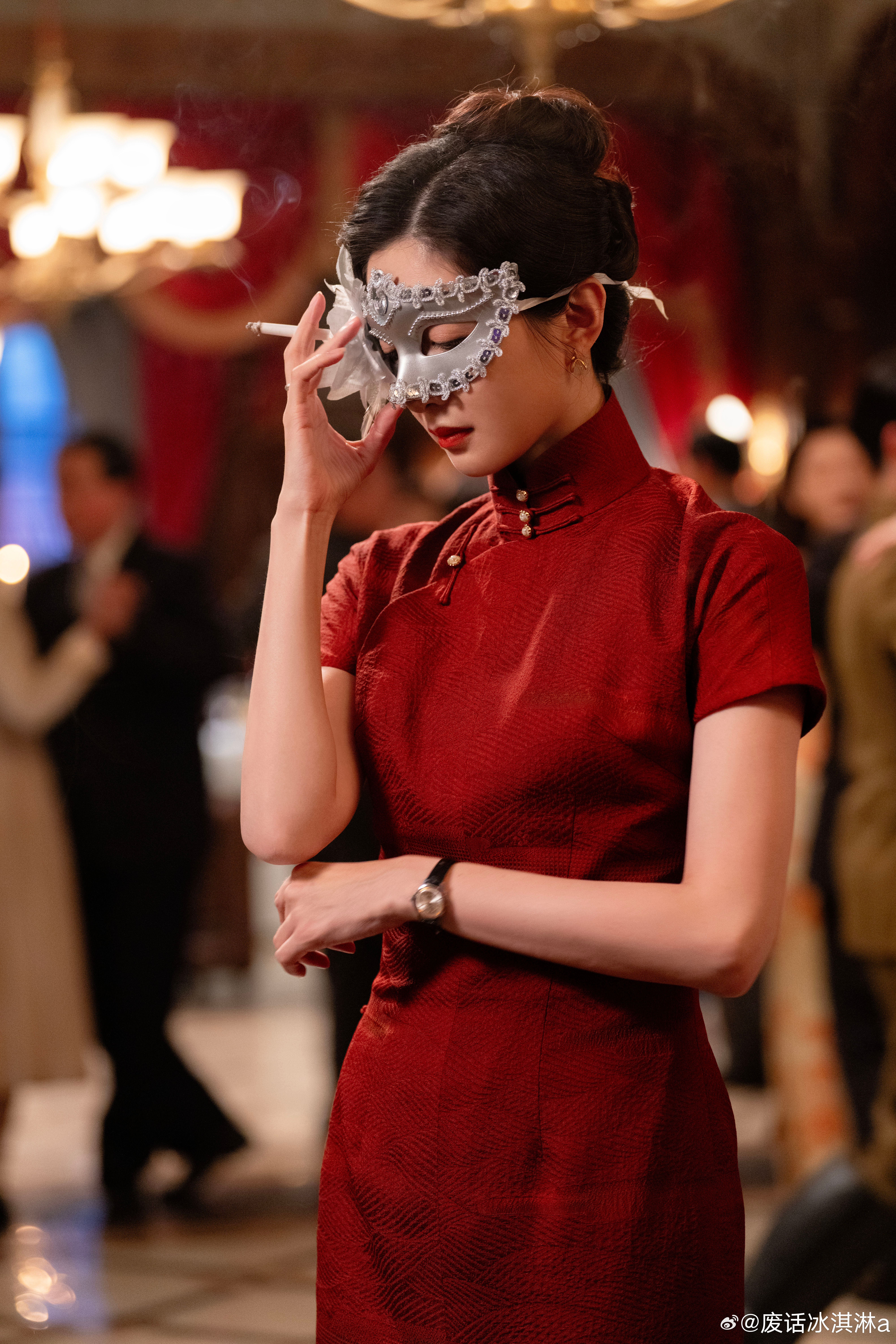 江疏影反派boss掉马了前一秒还是反派恶女的形象，后一秒就是隐藏多年的卧底，这个