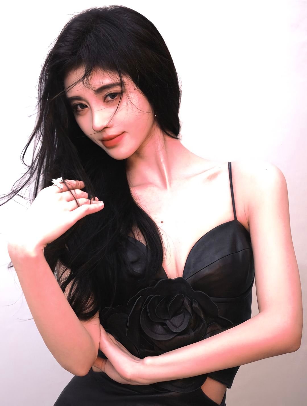鞠婧祎让女孩子伤心的事我做不到老公真好，都别和我抢，结婚证早就领了[doge