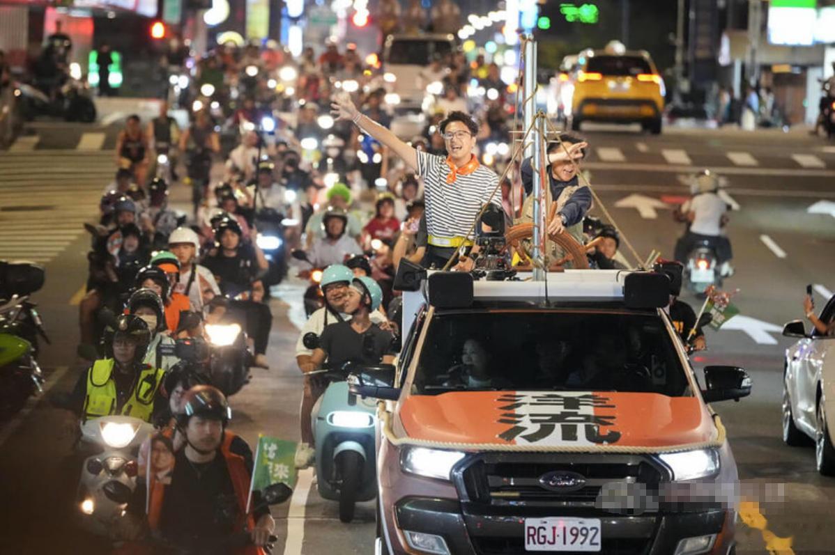 新北市选情大变？10月13日，信民协会公布最新的新北市长选举民调。民进党参选人苏