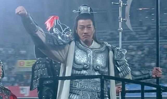 何润东重现项羽形象，点燃宿迁足球赛场4月18日晚，在2026年“苏超联赛”宿